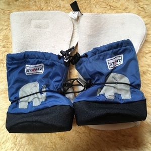 Stonz snow booties size 5 elephants